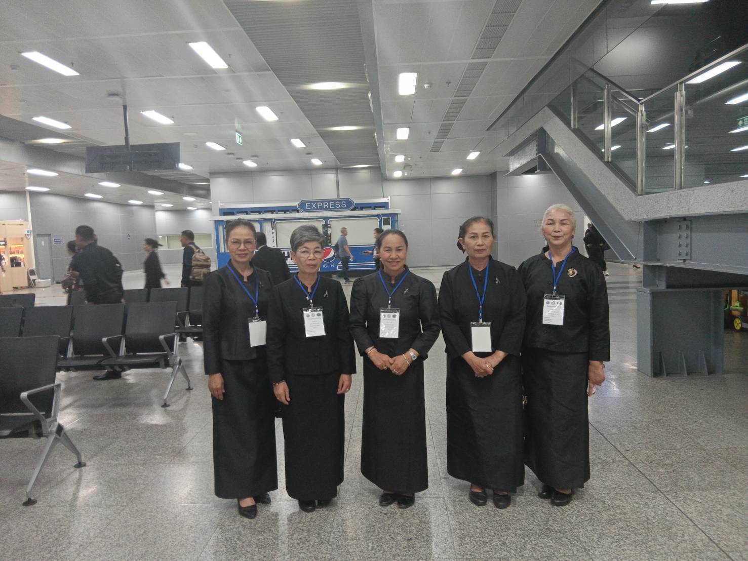 ผ้าไทยใส่ให้สนุก ชุดไทยราชนิยม