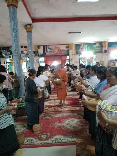 งานโครงการ 1 พัฒนาการ 1 งานพัฒนา สร้างคุณค่าด้วยหลักปรัชญาของเศรษฐกิจพอเพียงกิจกรรมสวมผ้าไทยใส่บาตรถนนสายบุญ สู่ “ กองทุนถนนสายบุญตำบลวังปลาป้อม”   
